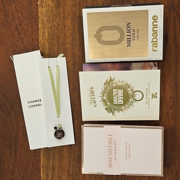 [NWT] Giorgio Armani Toiletry Makeup Bag with Skincare Essentials Bundle - Picture 9 of 9